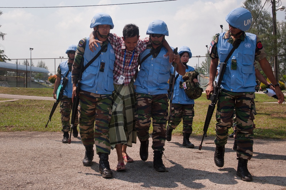 Malaysian armed forces secure distribution site during Exercise Keris Aman 2015