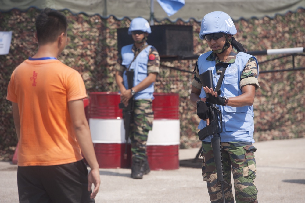 Malaysian armed forces secure distribution site during Exercise Keris Aman 2015