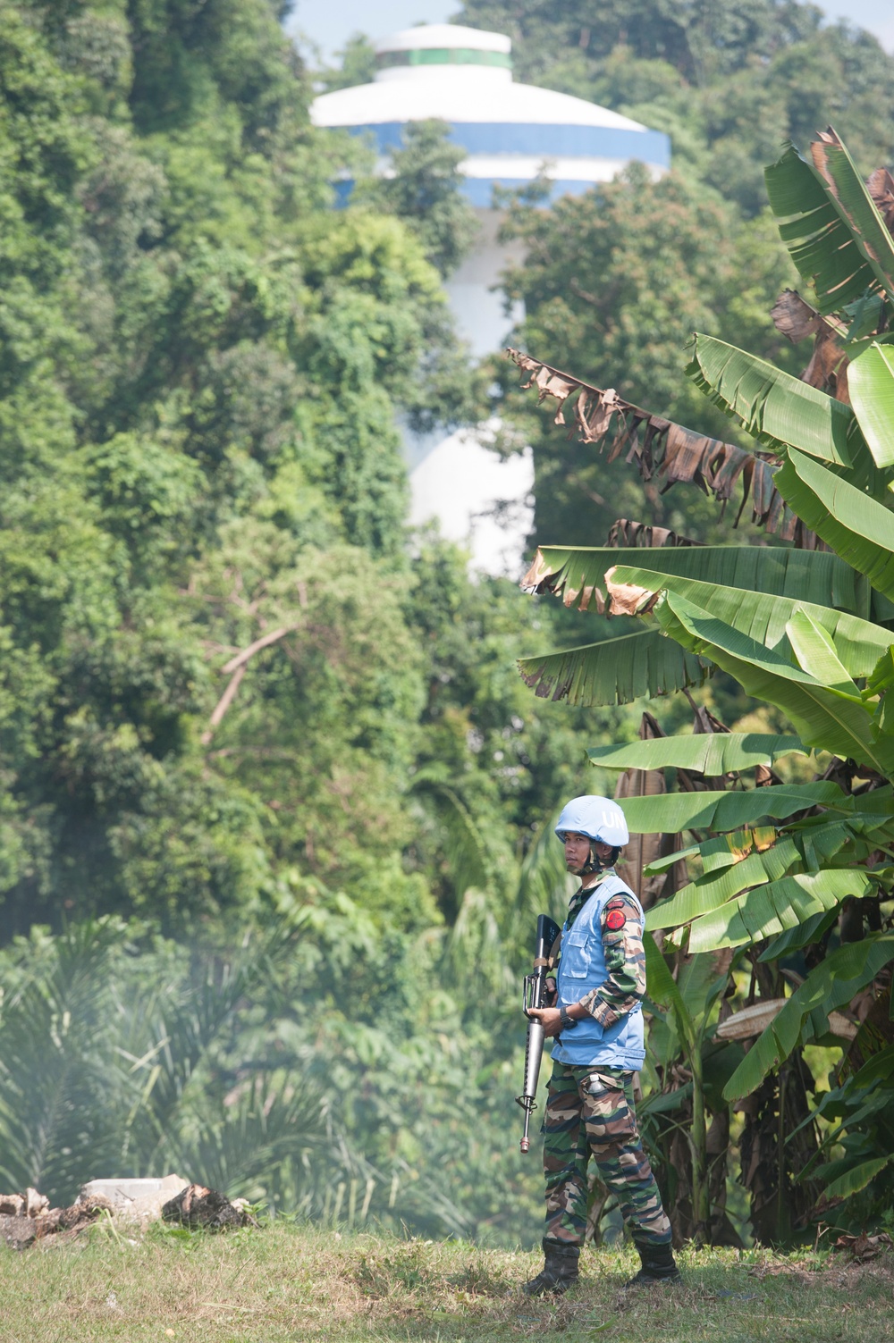 Malaysian armed forces secure distribution site during Exercise Keris Aman 2015