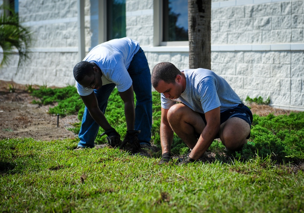 Soundside Lodging receives new lawn