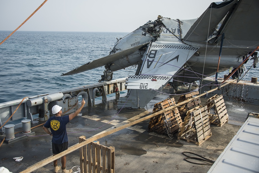 F/A-18 aircraft recovery