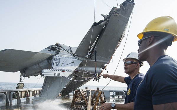 F/A-18 aircraft recovery