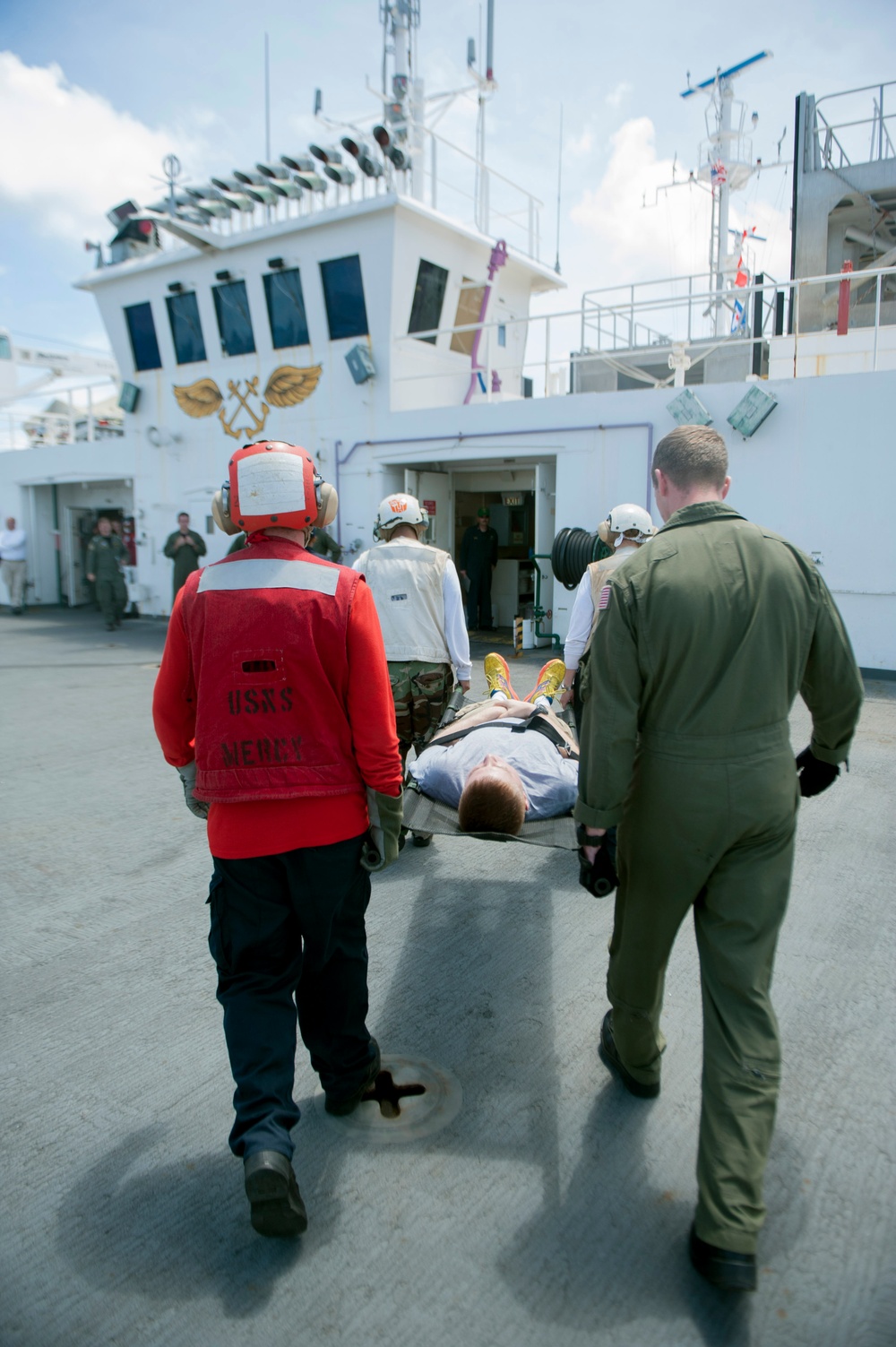 USNS Mercy (T-AH 19) conducts mass casualty drill during Pacific Partnership 2015