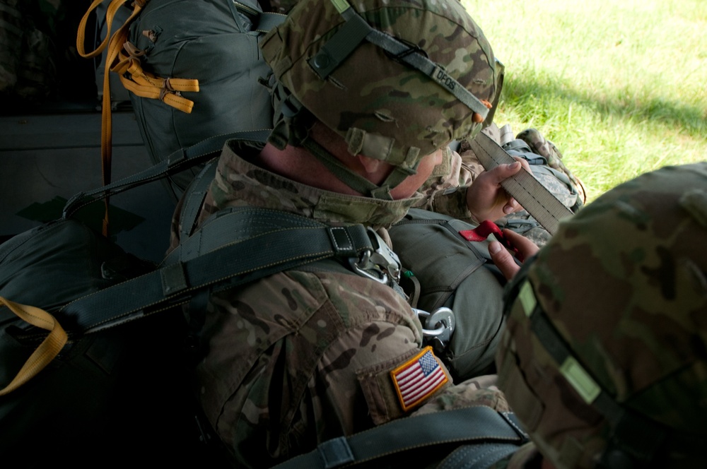 Estonian, US forces conduct airborne operations