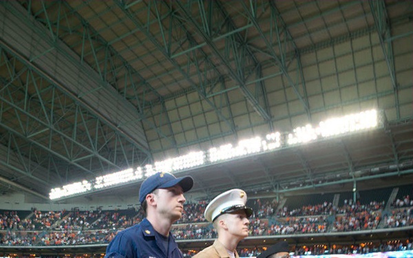 Astros honor military members