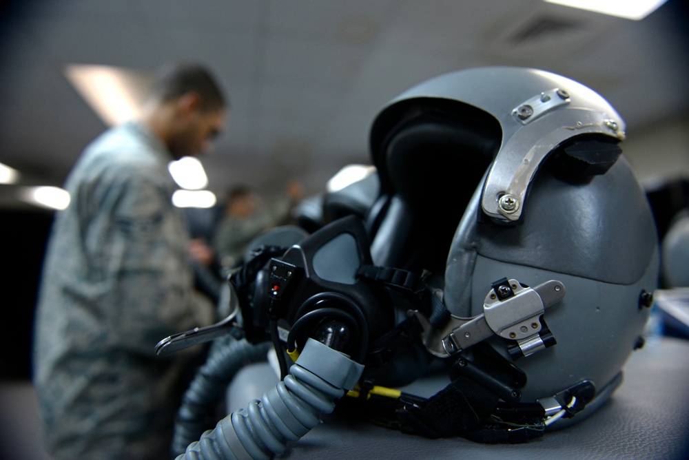 Aircrew flight equipment team keeps game rigged