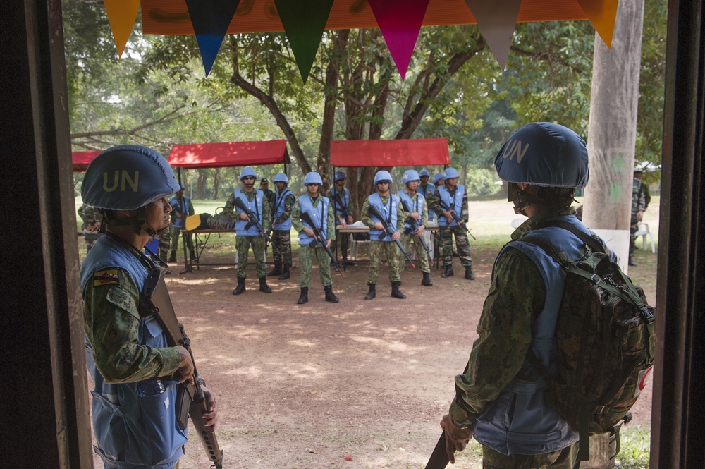 Royal Brunei Armed Forces platoon conducts cordon and search training during Keris Aman 2015