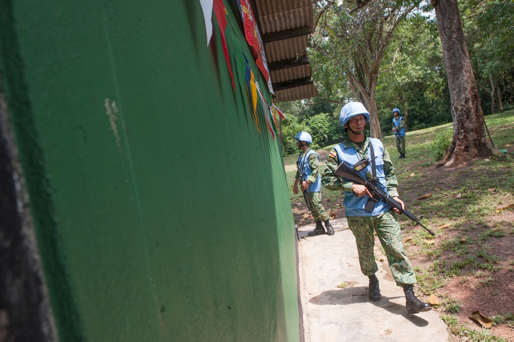 Royal Brunei Armed Forces platoon conducts cordon and search training during Keris Aman 2015