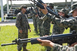 US Marines teach tactics to Hondurans