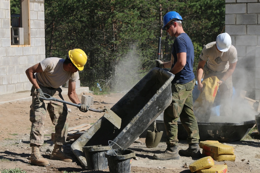 Norwegian engineers assist American engineers in Estonia