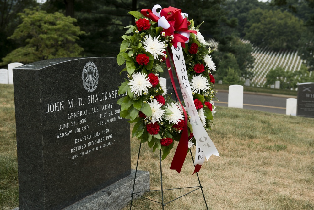 Minister of Defence of Georgia lays a wreath at the headstone of US Army Gen. John M.D. Shalikashvili