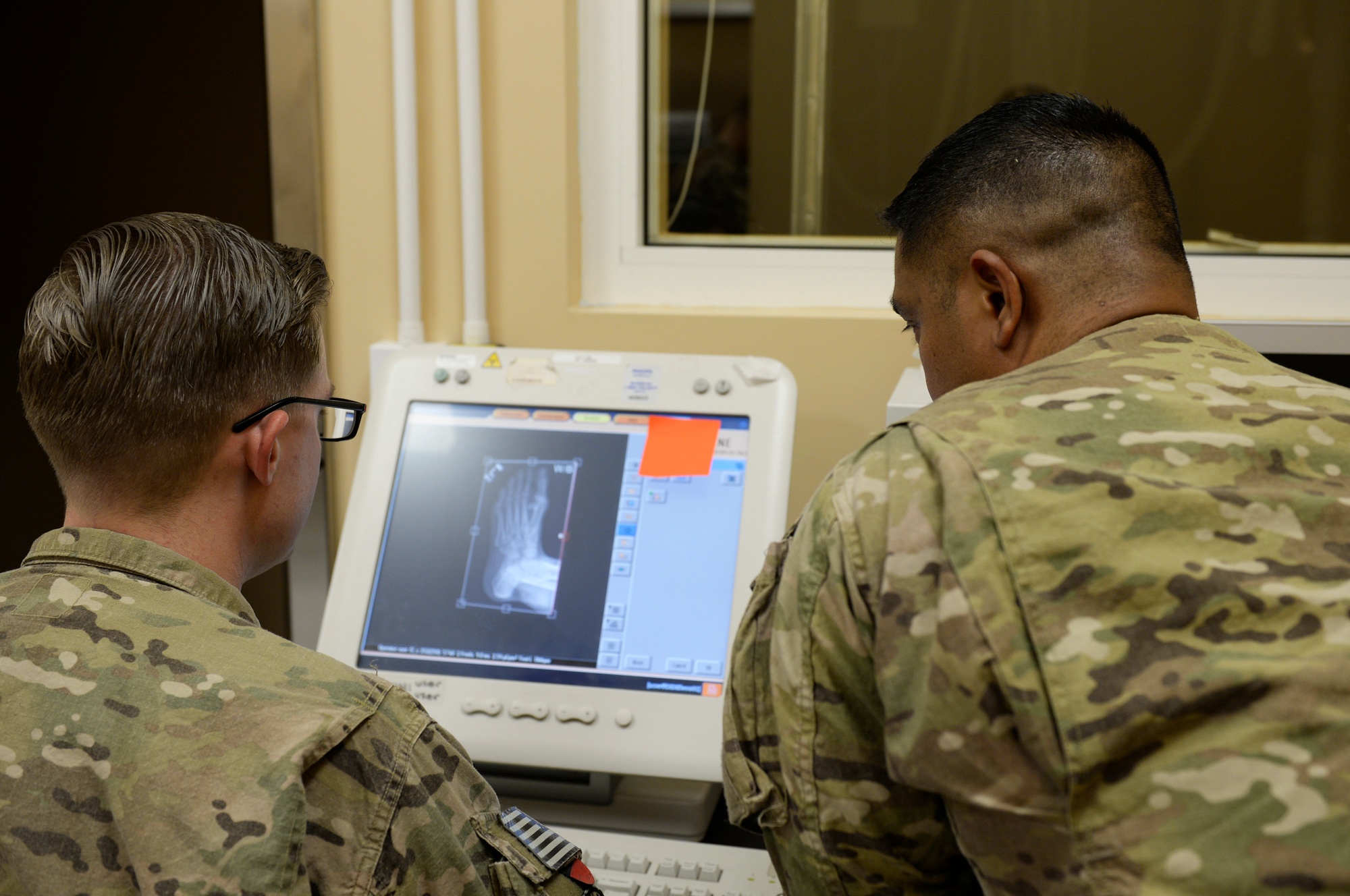 dvids-images-us-navy-personnel-at-role-3-mmu-provide-patient-care-kandahar-airfield-image-5-of-8