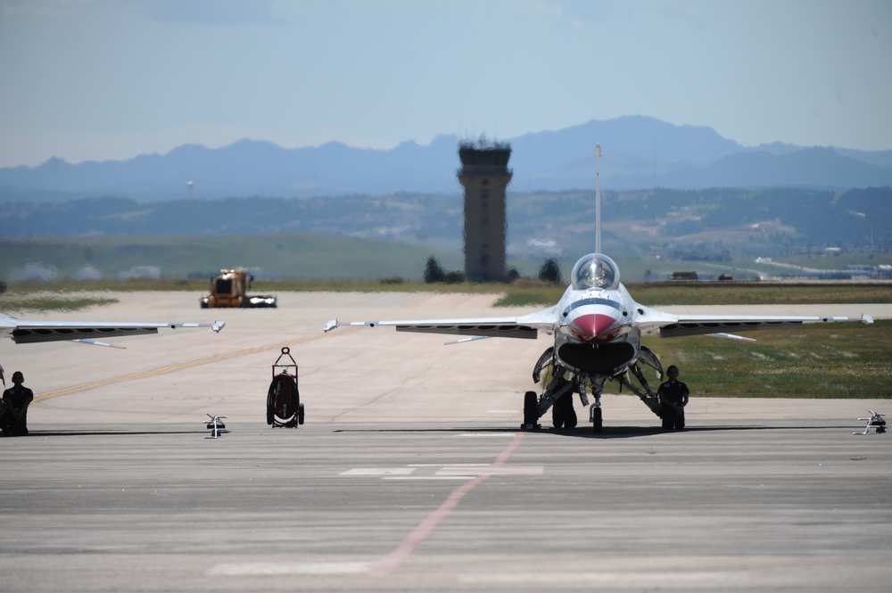 2015 Dakota Thunder Air Show takes off