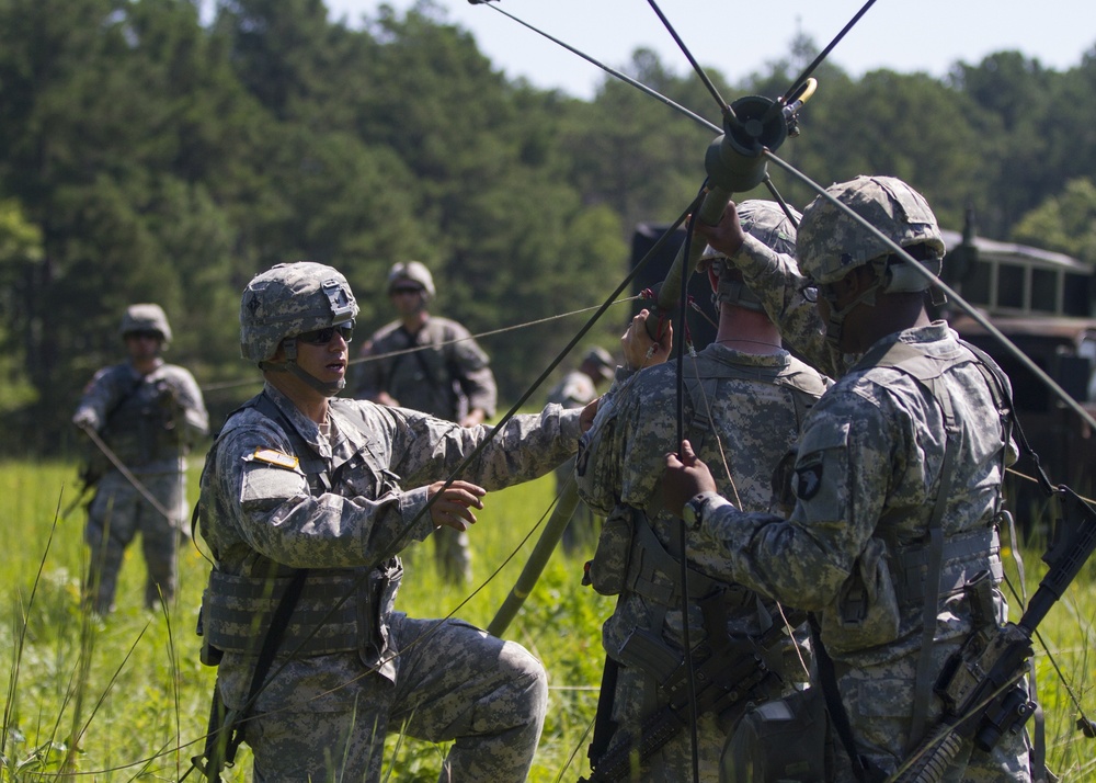 Lifeliner Signal Soldiers hone technical, tactical skills