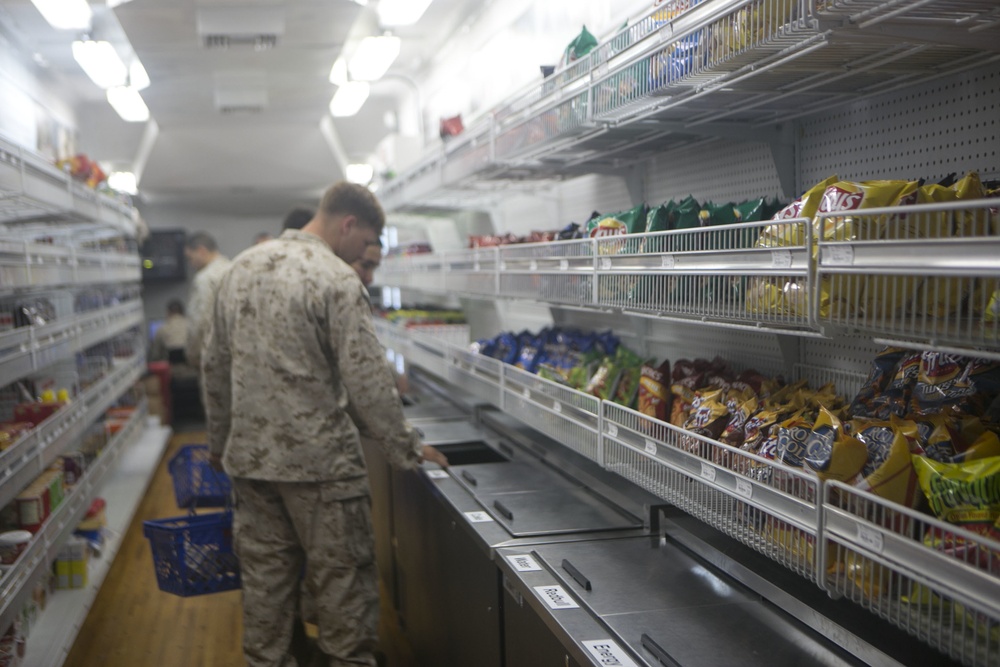 MCCS Marines bring comforts of home to the field