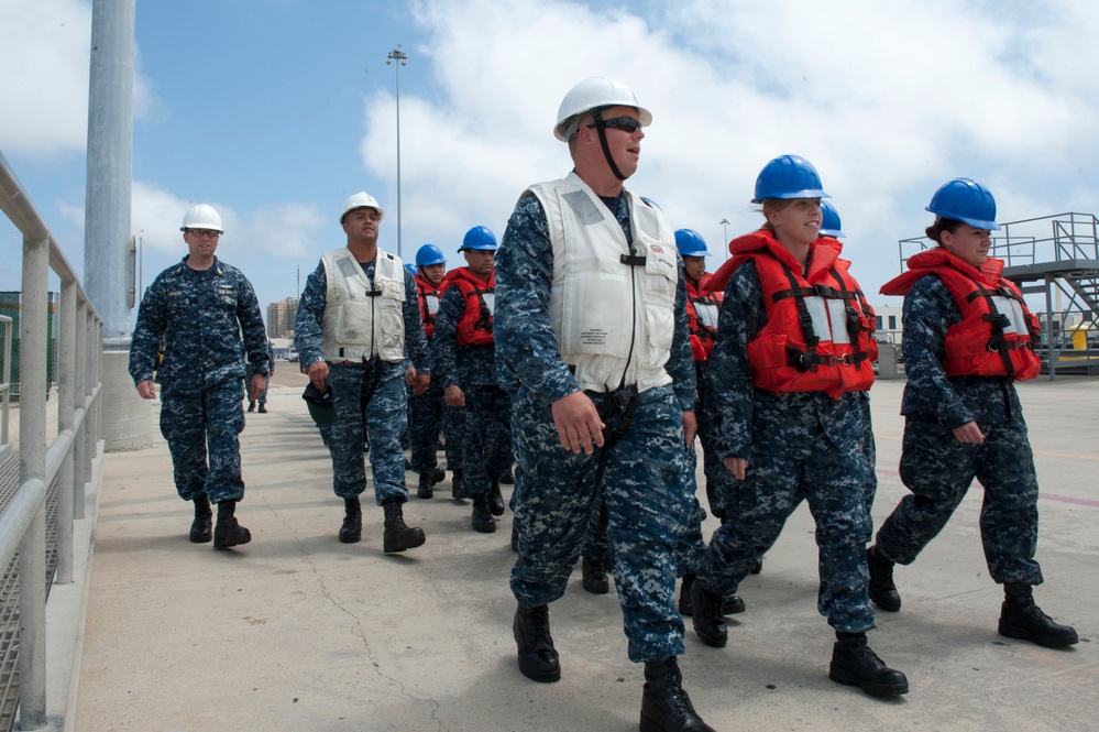 USS America welcomes JS Hyuga