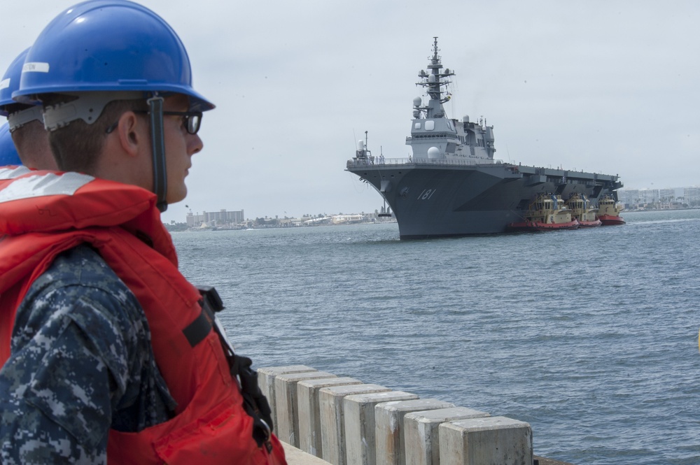 USS America welcomes JS Hyuga