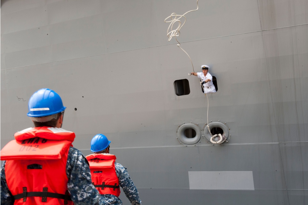 USS America welcomes JS Hyuga