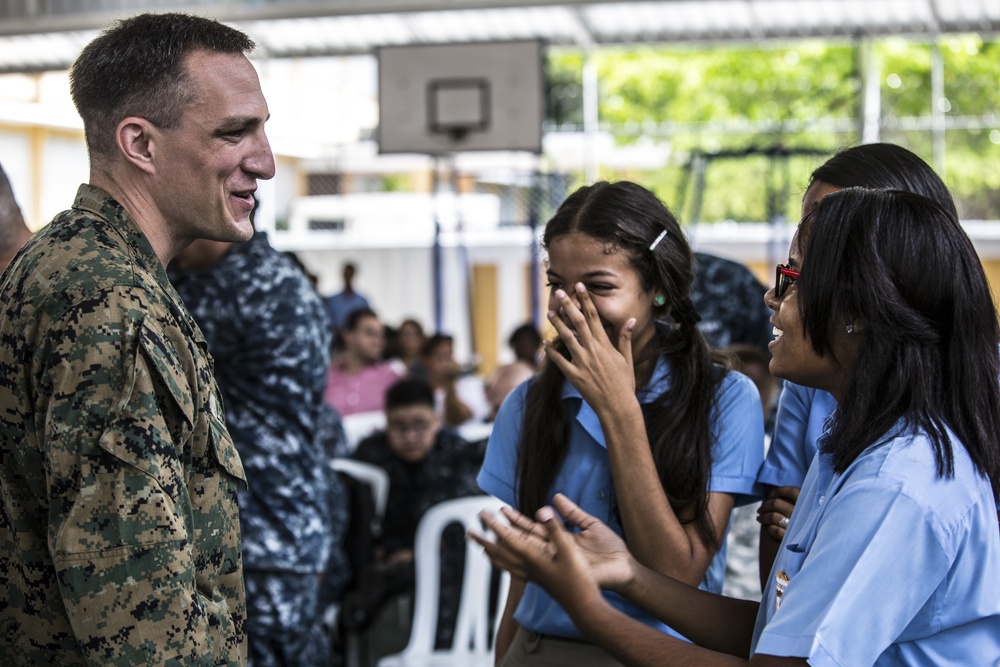 Marines and Sailors bring joy to Santo Domingo