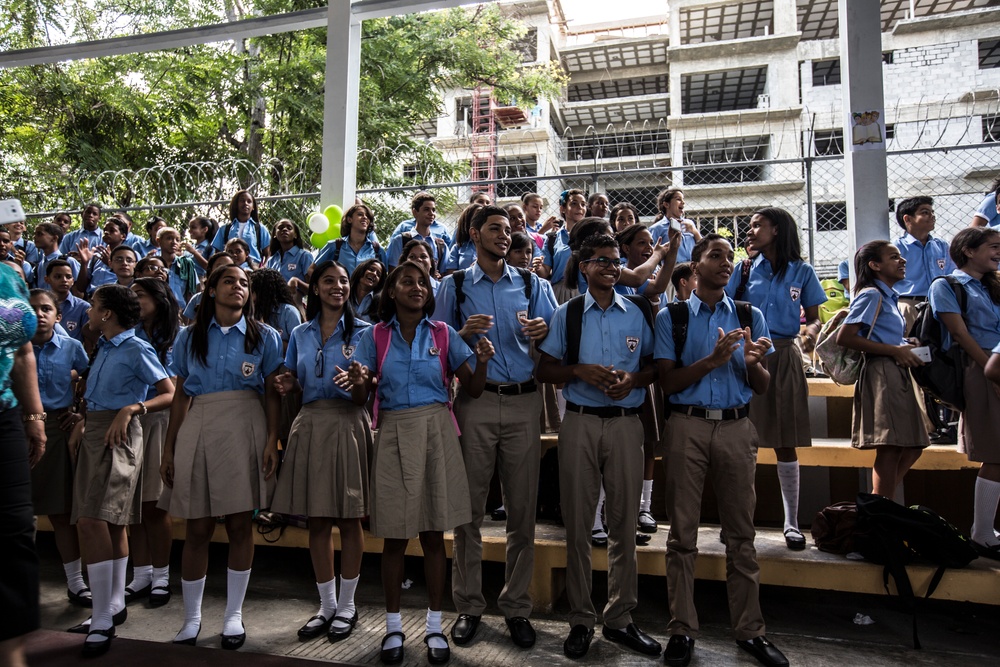 Marines and Sailors bring joy to Santo Domingo