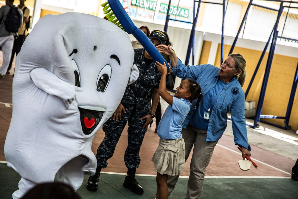 Marines and Sailors bring joy to Santo Domingo