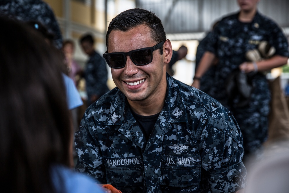 Marines and Sailors bring joy to Santo Domingo