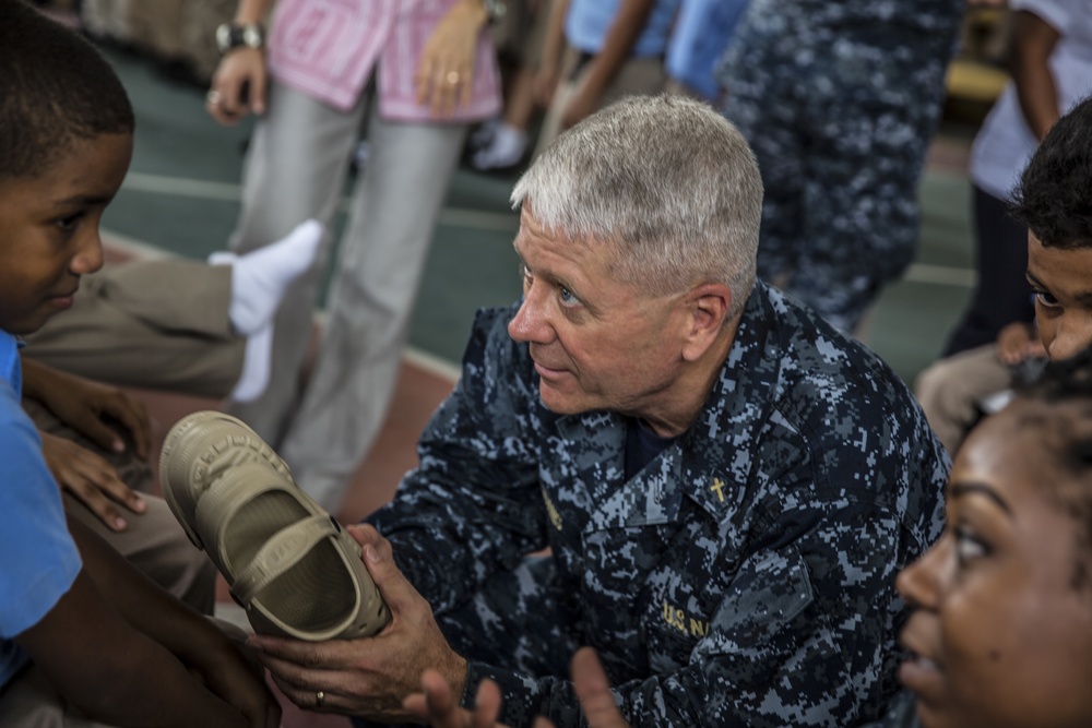 Marines and Sailors bring joy to Santo Domingo