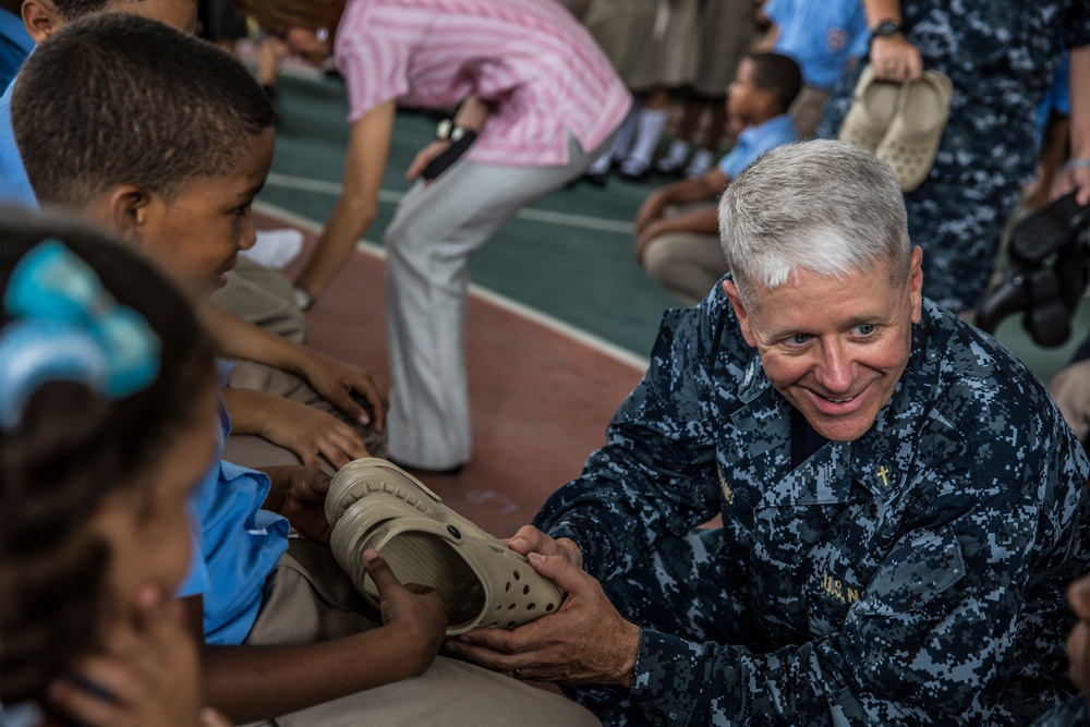 Marines and Sailors bring joy to Santo Domingo