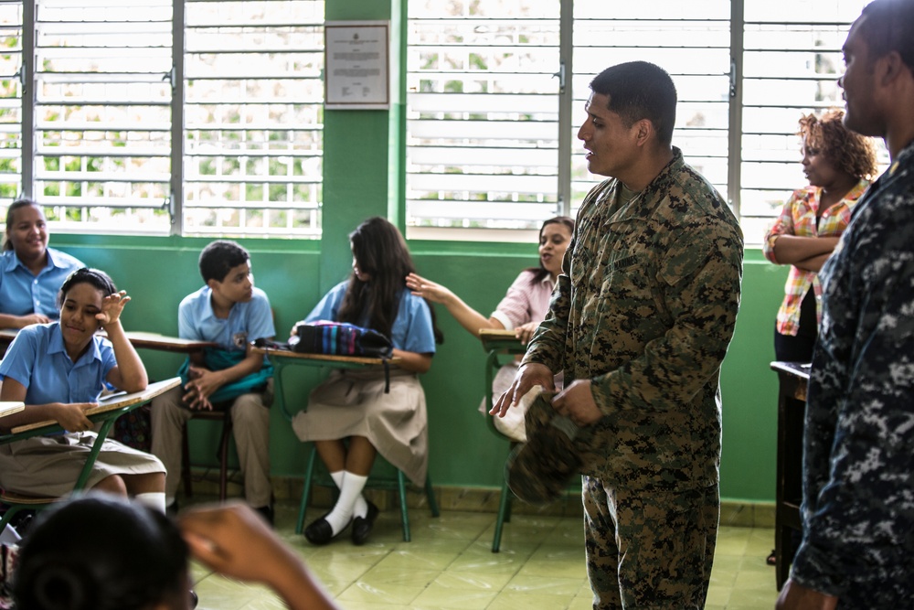 Marines and Sailors bring joy to Santo Domingo