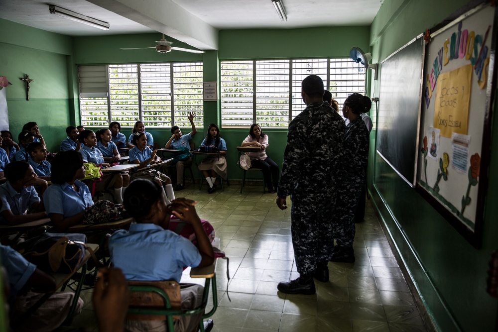 Marines and Sailors bring joy to Santo Domingo
