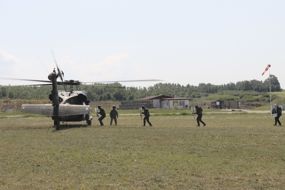 KFOR troops from US and Hungary hold medevac hoist training