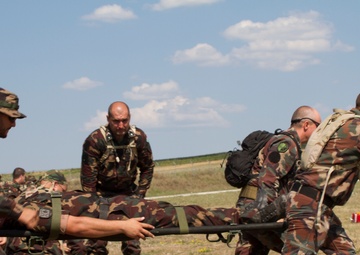 KFOR troops from US and Hungary hold medevac hoist training