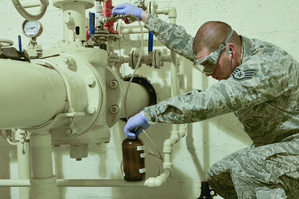 Lab technicians fueling the fight against ISIL with Operational Energy