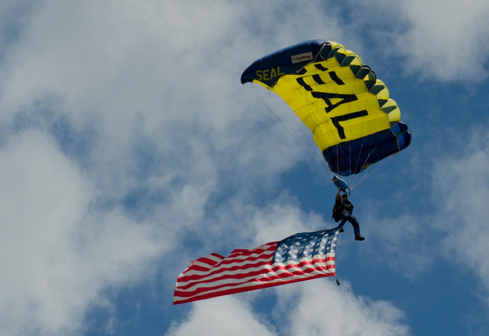 DVIDS - Images - Leap Frog landing at the Indiana State Fair [Image 1 of 2]