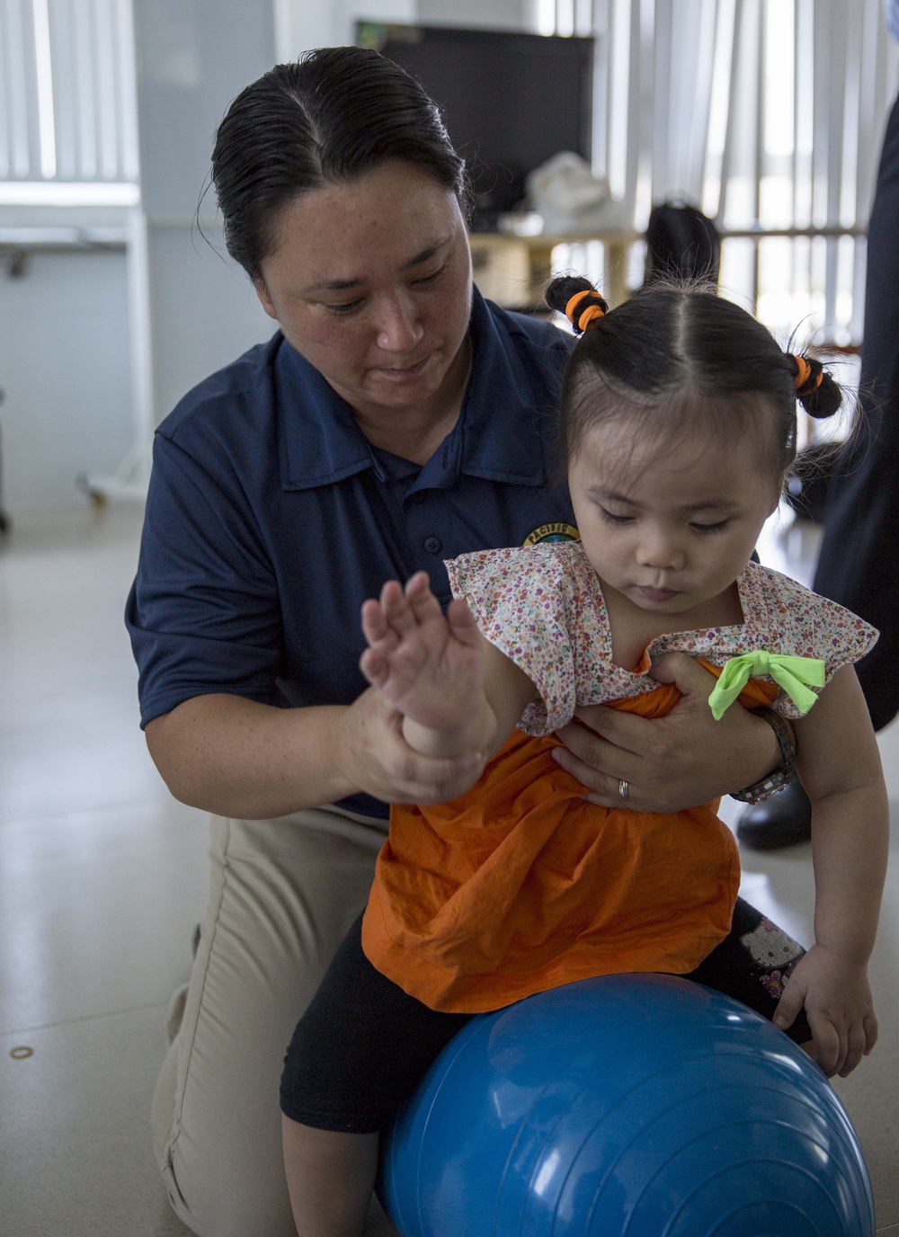 USNS Mercy medical personnel provide care at Da Nang Orthopedics, Rehabilitation Hospital in Vietnam during Pacific Partnership 2015