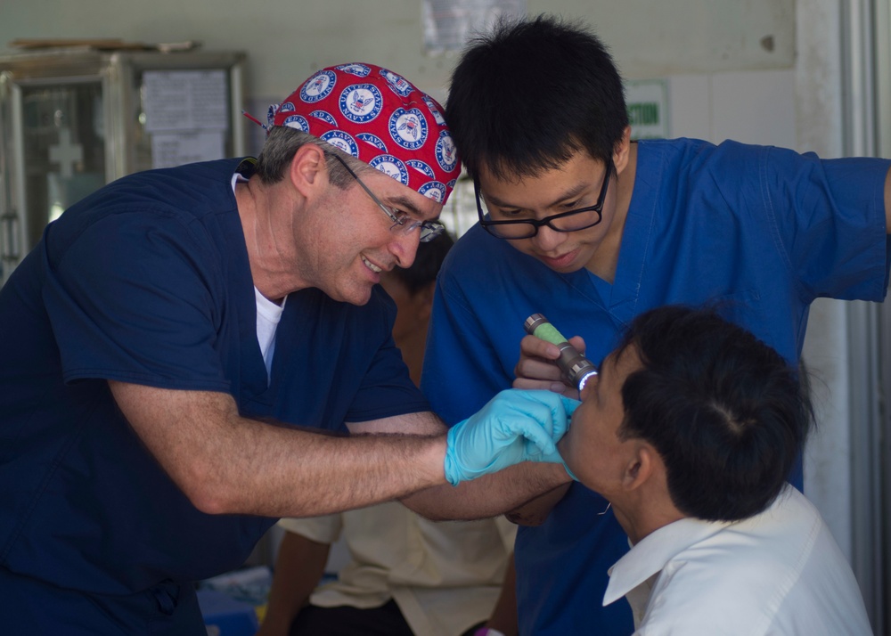 USNS Mercy crew conducts community health engagement in Vietnam during Pacific Partnership 2015