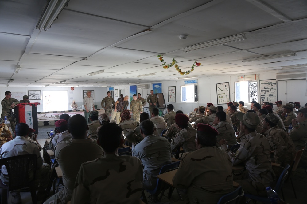 Iraqi soldiers train with mortars Iraqi soldiers train with mortars
