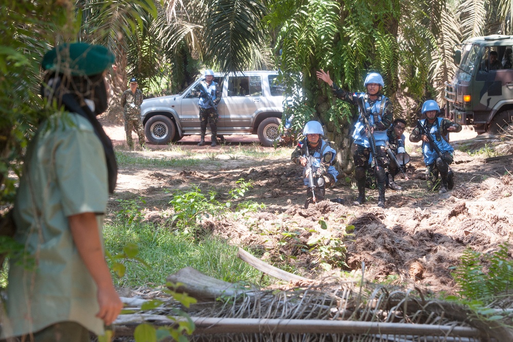 Philippine Army platoon conducts convoy and escort training during Keris Aman