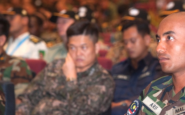 Chief of defense wraps up Exercise Keris Aman 2015