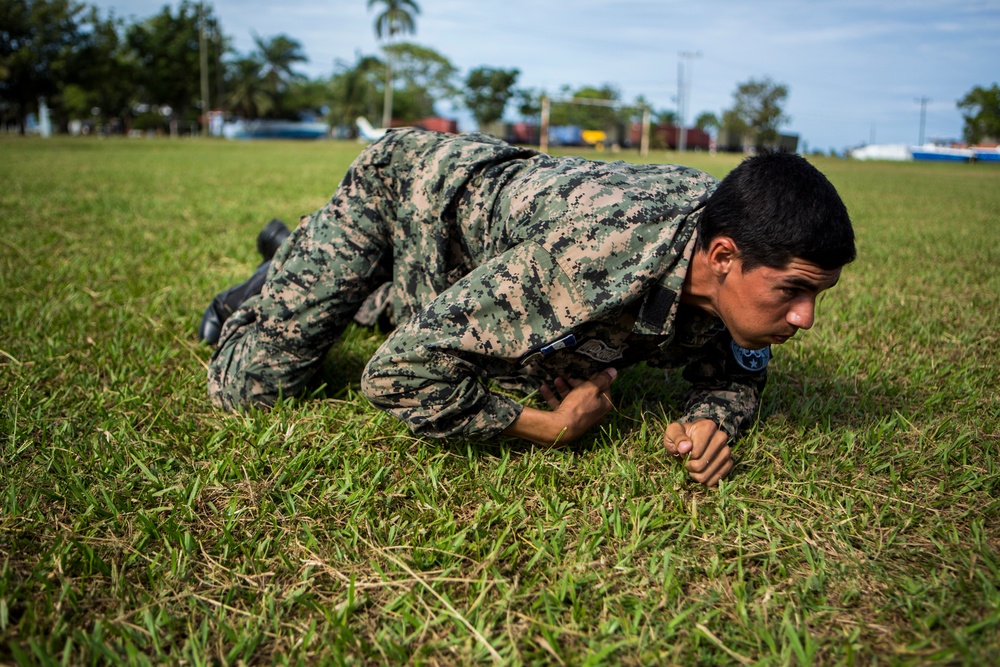 US Marines share training with Hondurans