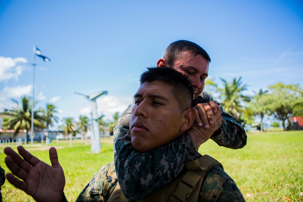 US Marines share training with Hondurans
