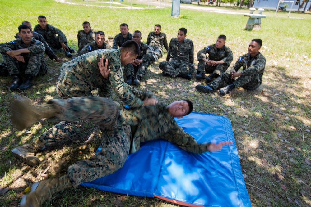 US Marines share training with Hondurans