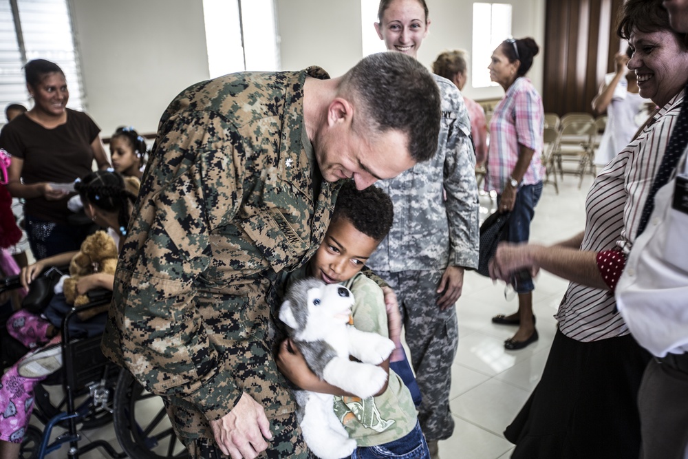 Marines generate smiles in Dominican Republic