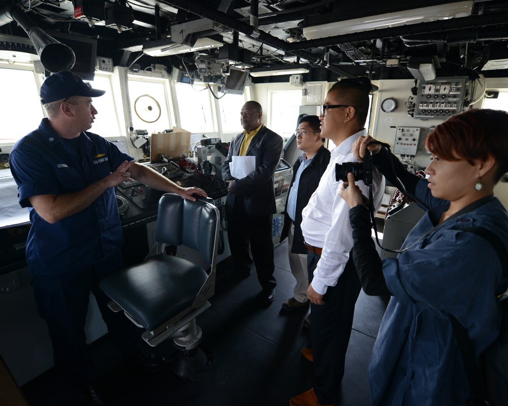 Coast Guard hosts international media in Seattle