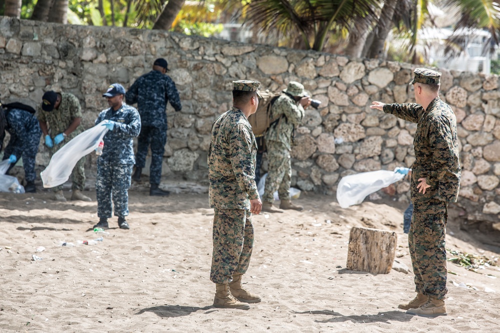 Dominican Republic: Beach clean up