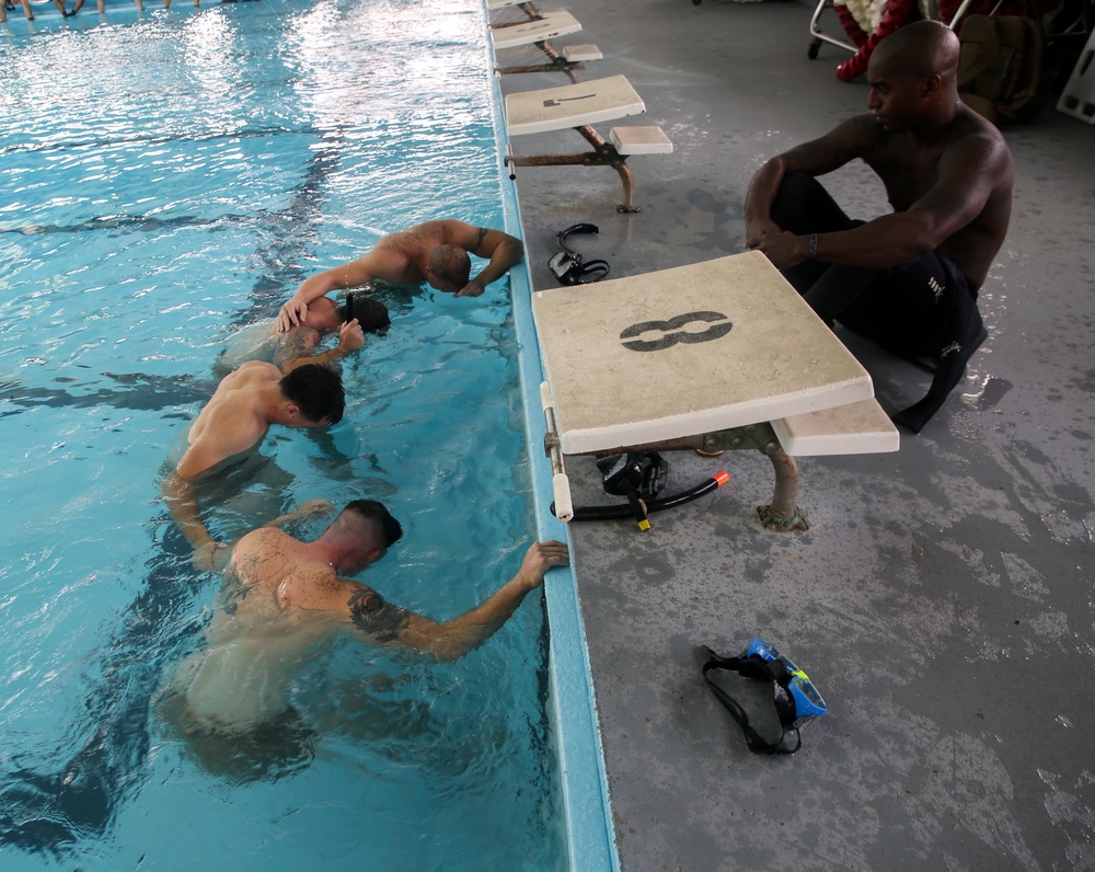 2nd Recon Bn. prepares for Marine Combatant Diver Course