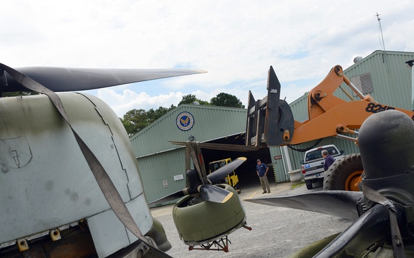 B-17 arrives at Robins MOA