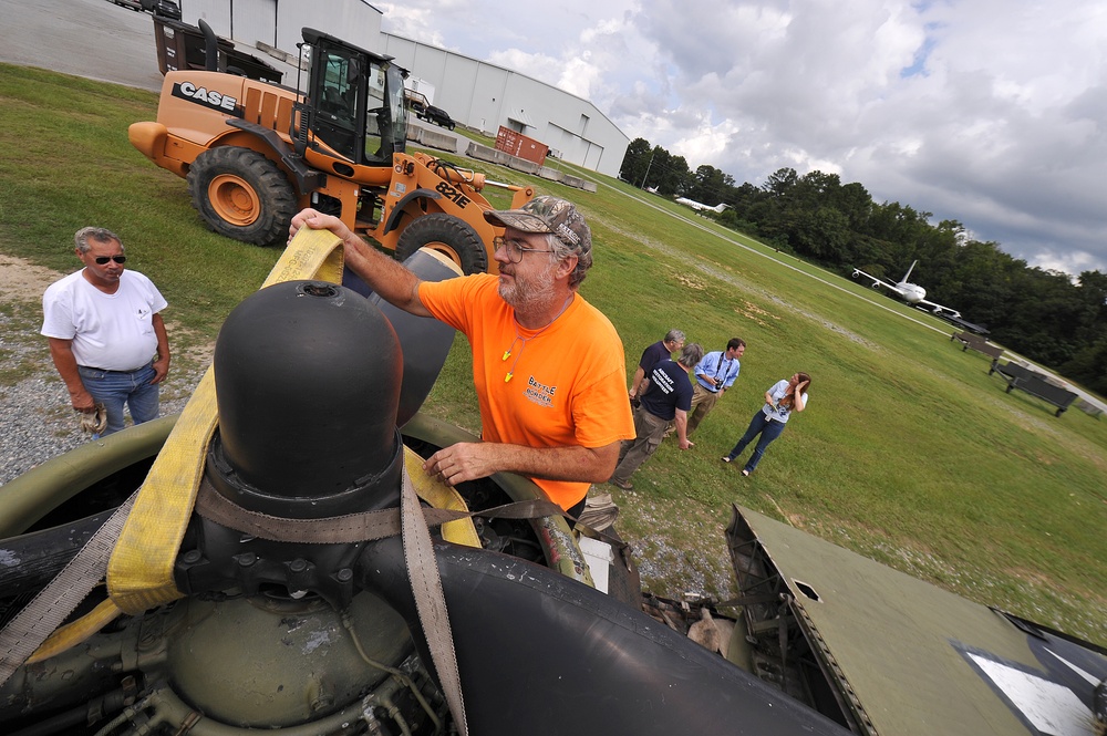 B-17 arrives at Robins MOA