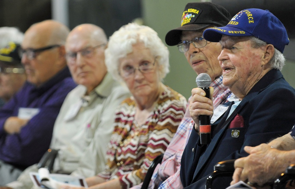Reception honors B-17 crew veterans