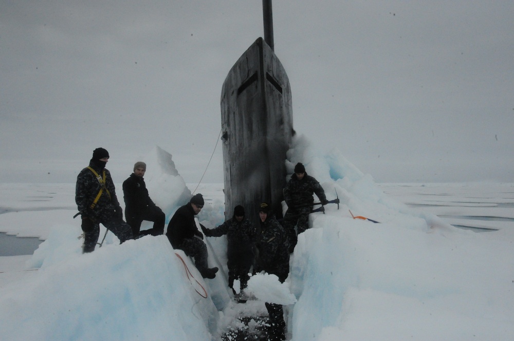 USS Seawolf in the North Pole